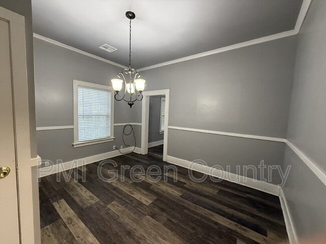 Building Photo - 1313 W Newton St