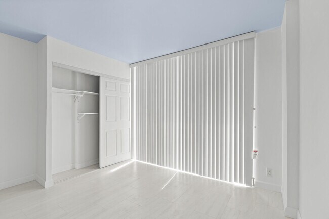Building Photo - 3580 S Ocean Blvd