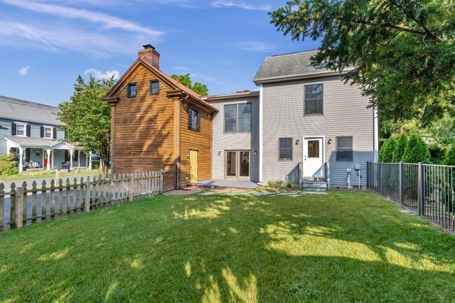 Building Photo - 317 Mill St
