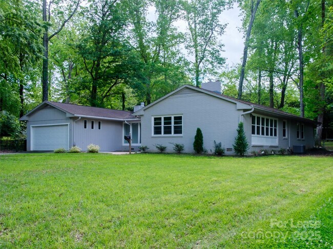 Building Photo - 1123 Lynbrook Dr