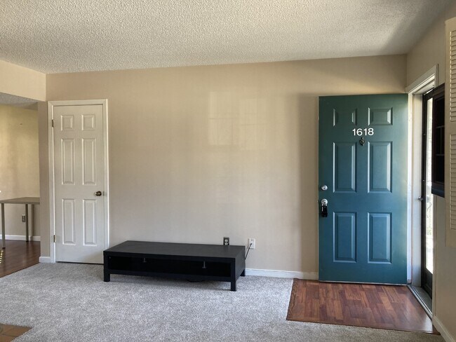 Building Photo - 1618 Thrush Ter