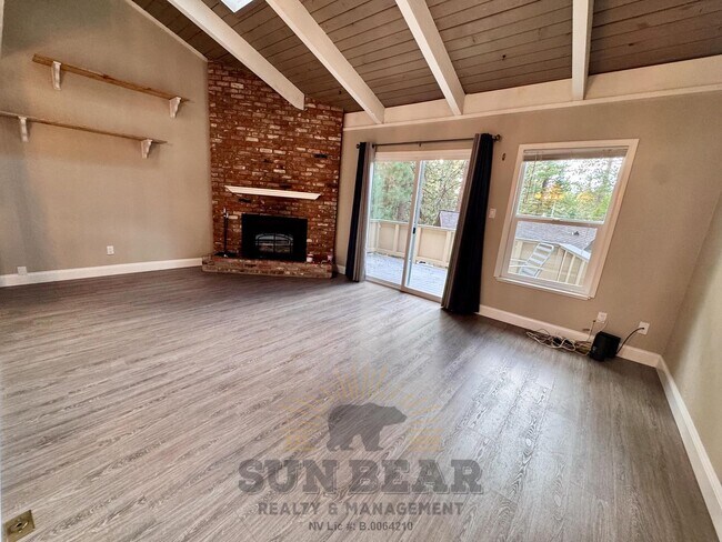Building Photo - 3 Bedroom!  Dog Friendly!
