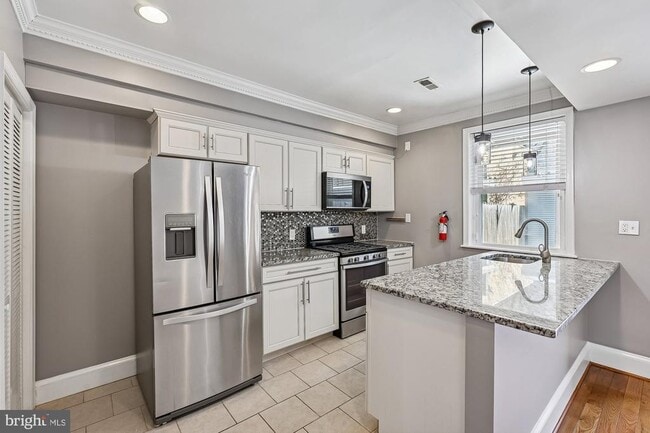 Building Photo - 1226 Carrollsburg Pl SW