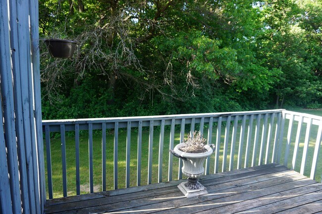 Building Photo - 220 Leighton Dr