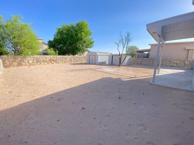 Building Photo - East El Paso 4 bed Refirg A/C