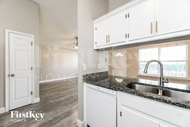 Building Photo - 118 Wilton St