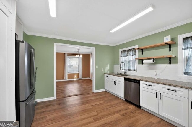 Building Photo - 871 Hargis St SE