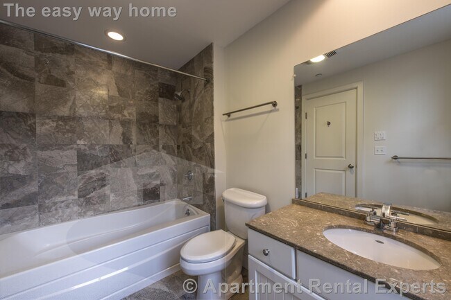 Building Photo - 110 Second St Unit #PH02