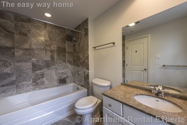 Building Photo - 110 Second St Unit #PH12