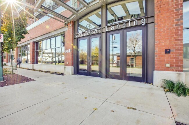 Building Photo - 541 E Erie St
