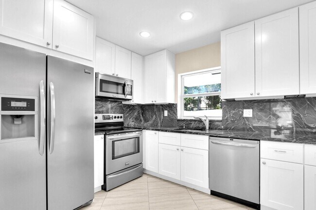 Building Photo - 105 Palamino Cir