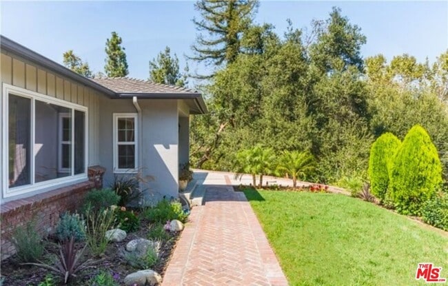 Building Photo - 1290 Clubhouse Dr