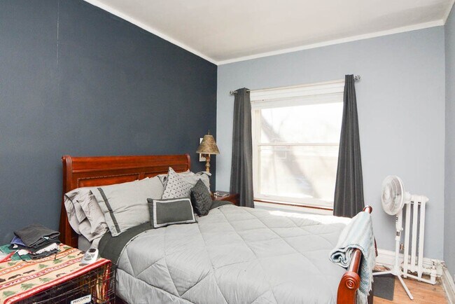 Building Photo - 1408 W Rosemont Ave