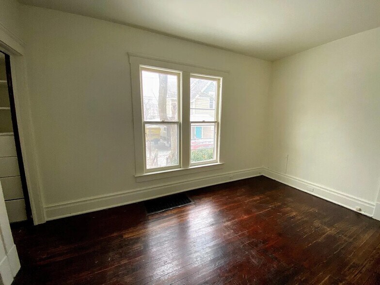 Building Photo - 1009 Michigan Ave