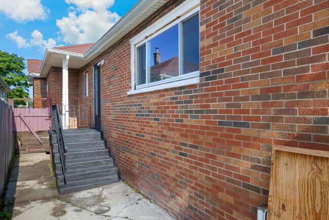 Building Photo - 10205 S Yale Ave
