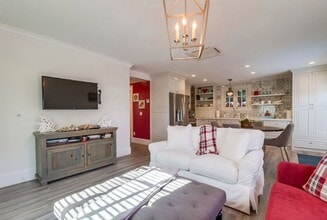 Building Photo - Furnished 2 Bedroom, 1 Bath