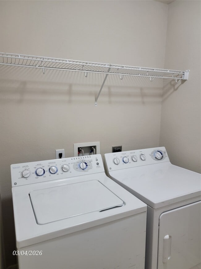 Building Photo - 1122 Americana Dr