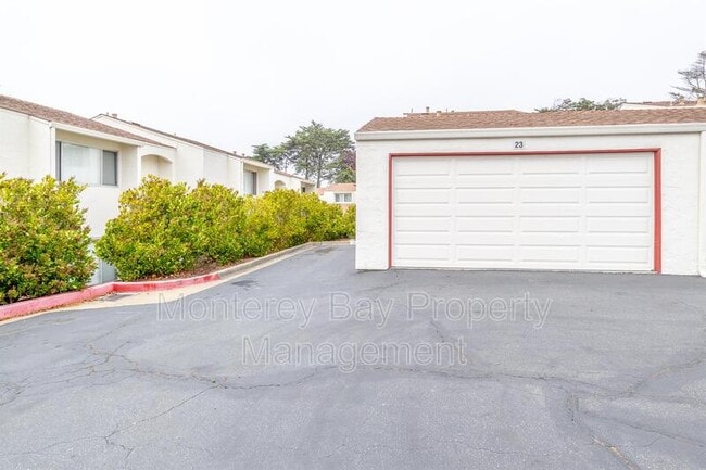 Building Photo - 3137 Seacrest Ave