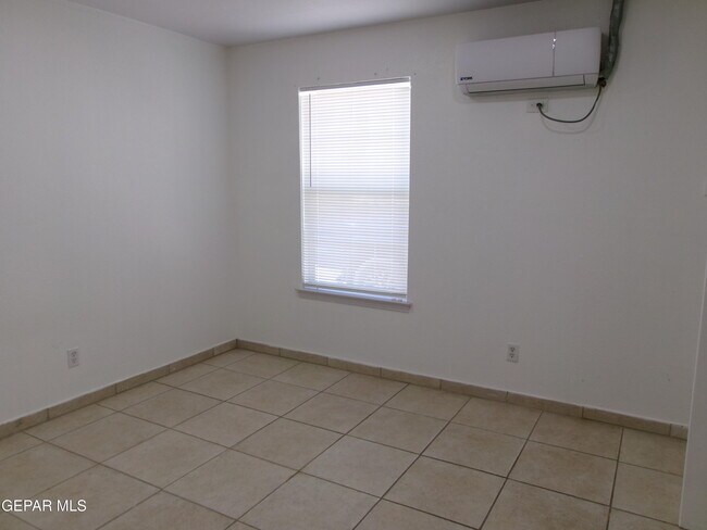 Building Photo - 303 McClintock Dr