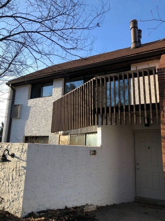 Building Photo - Immaculate 2 bedroom Loft Style Condo avai...