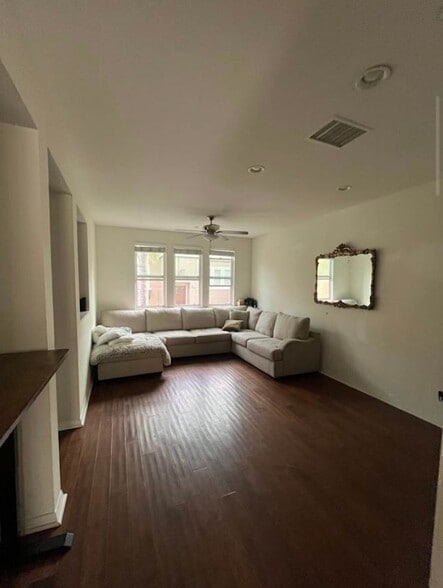 Building Photo - 4 Bluefin Ct