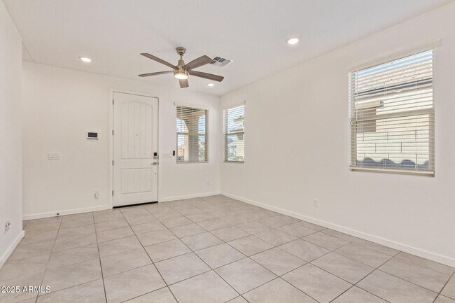Building Photo - 40354 W Sunland Dr