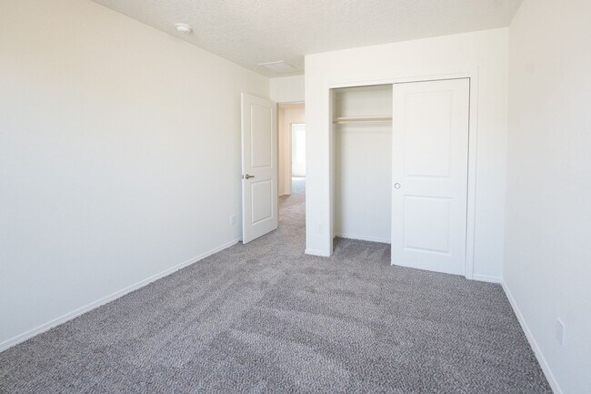 Building Photo - NEW TOWNHOME!!!!!!!