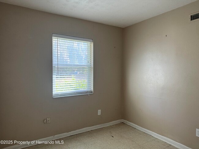 Building Photo - 6315 Treehaven Dr