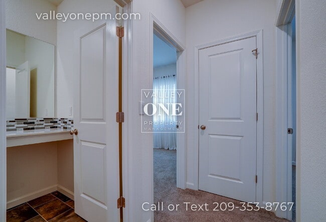 Building Photo - 644 Cheshire Dr