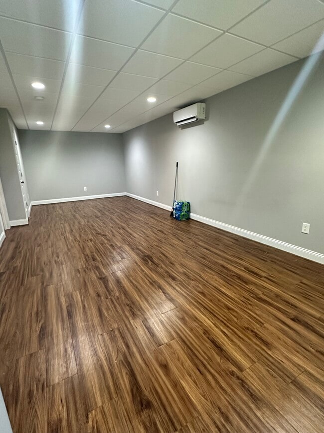 Building Photo - 600 Tenbury Ln