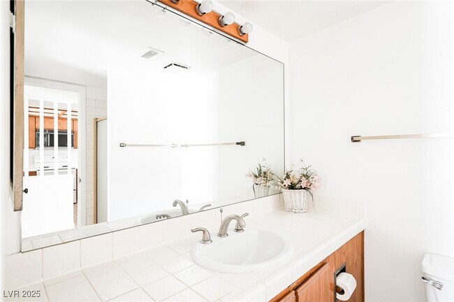 Building Photo - 3823 S Maryland Pkwy