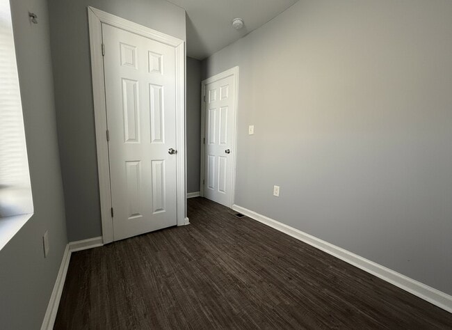 Building Photo - 210 Horton St