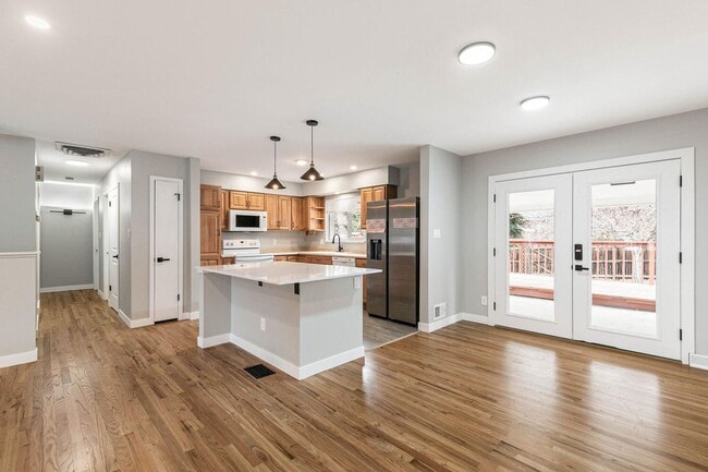 Building Photo - Charming Remodeled Home in the Heart of Go...