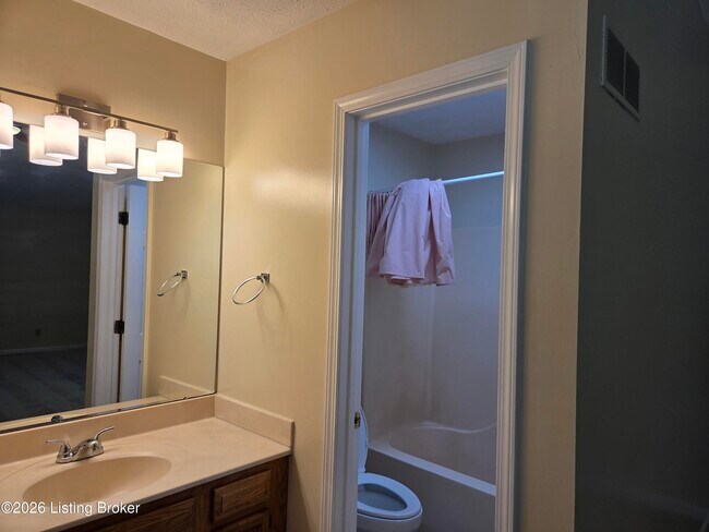 Building Photo - 4204 Holly Tree Dr