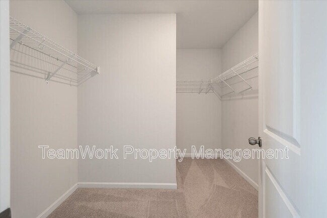 Building Photo - 208 Evergreen Ave