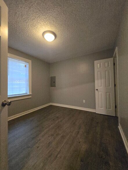 Building Photo - 615 Lexington Ave