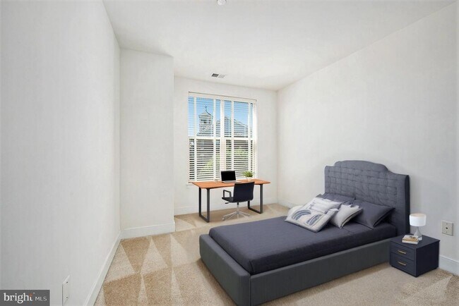 Building Photo - 600 S 24th St