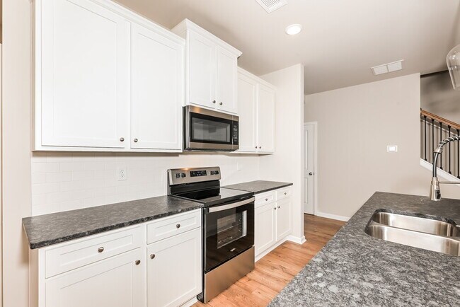 Building Photo - 1200 Spring Marsh Ct NE