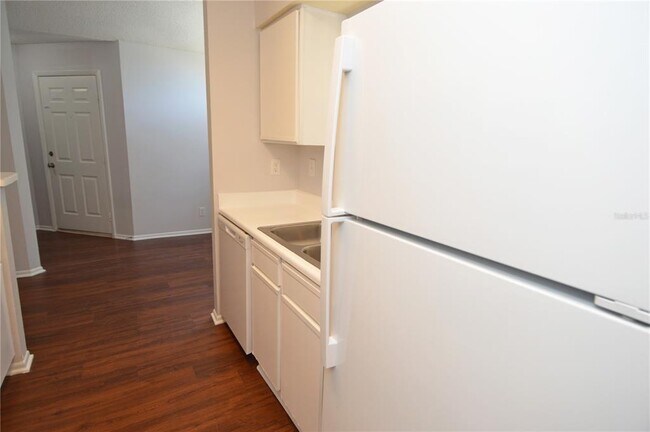 Building Photo - 8630 Mallard Reserve Dr