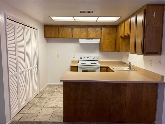 Building Photo - 4819 Suncrest Way
