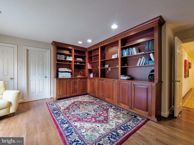 Building Photo - 6513 Kenhill Rd