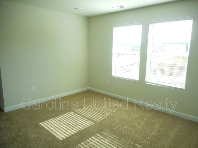 Building Photo - 843 Windage Wy