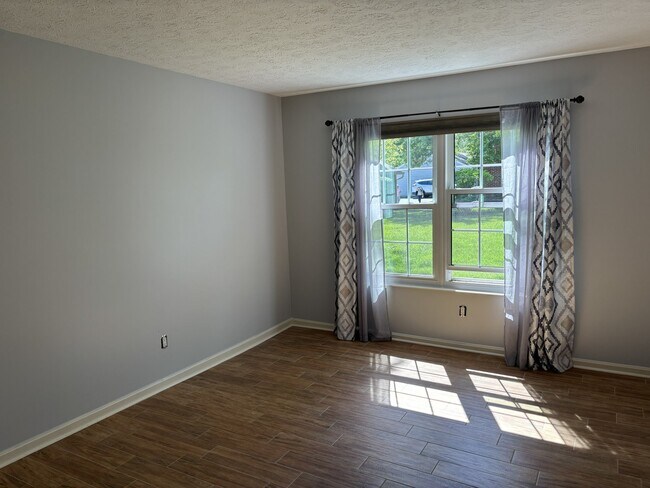 Building Photo - 3023 Stratford Ct