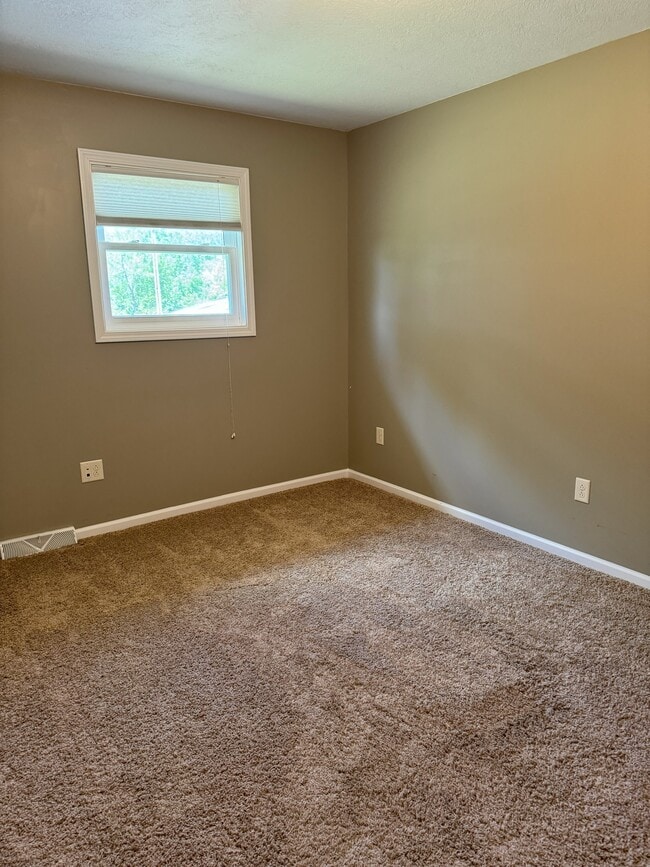 Building Photo - 5347 Harmont Ave NE