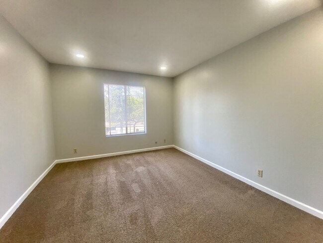 Building Photo - Cozy 1-bedroom Condo for Rent- Parkmont!