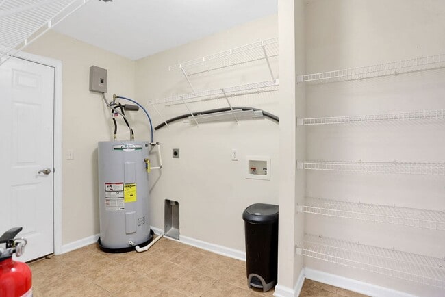 Building Photo - 3 bedroom 2 1/2 bath with loft