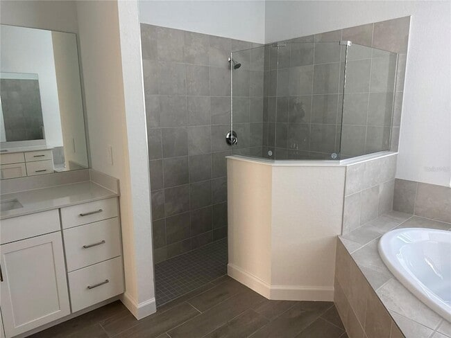 Building Photo - 7796 Lakes Edge Ln