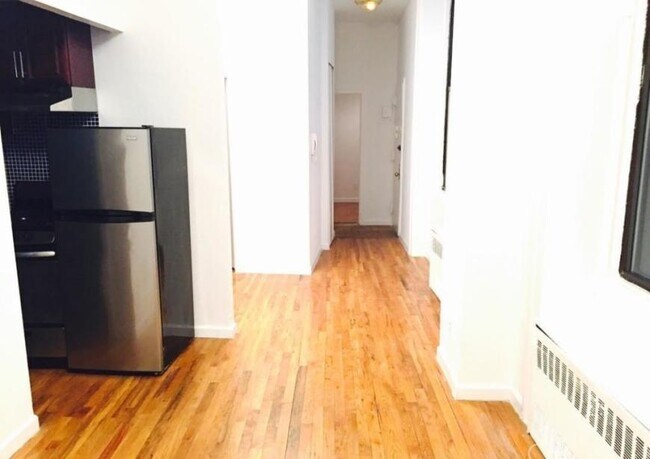 Building Photo - 3 bedroom in NEW YORK NY 10038