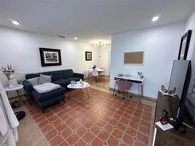 Building Photo - 4485 SW 7th St