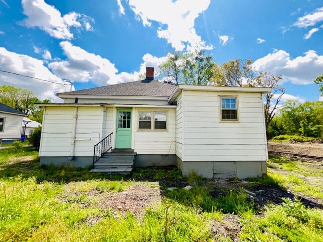 Building Photo - 390 Wesley St